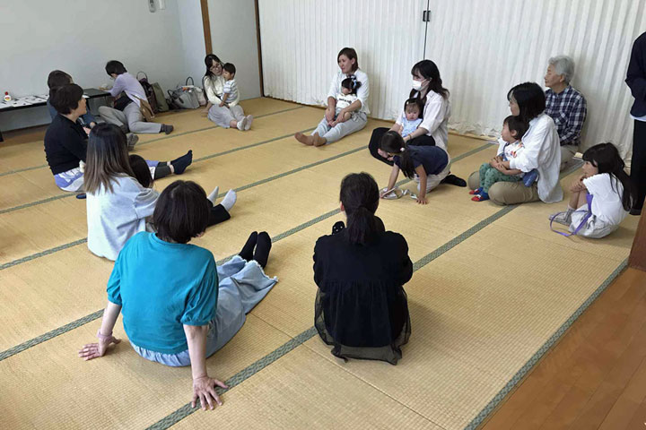 �������i