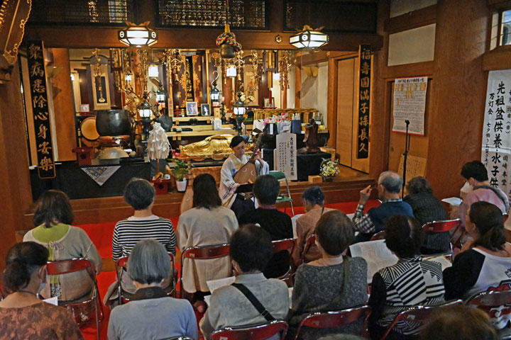 �������i